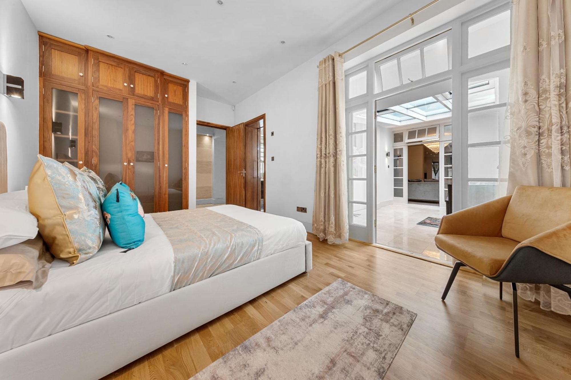 250 Sqm Mega Mansion Londres