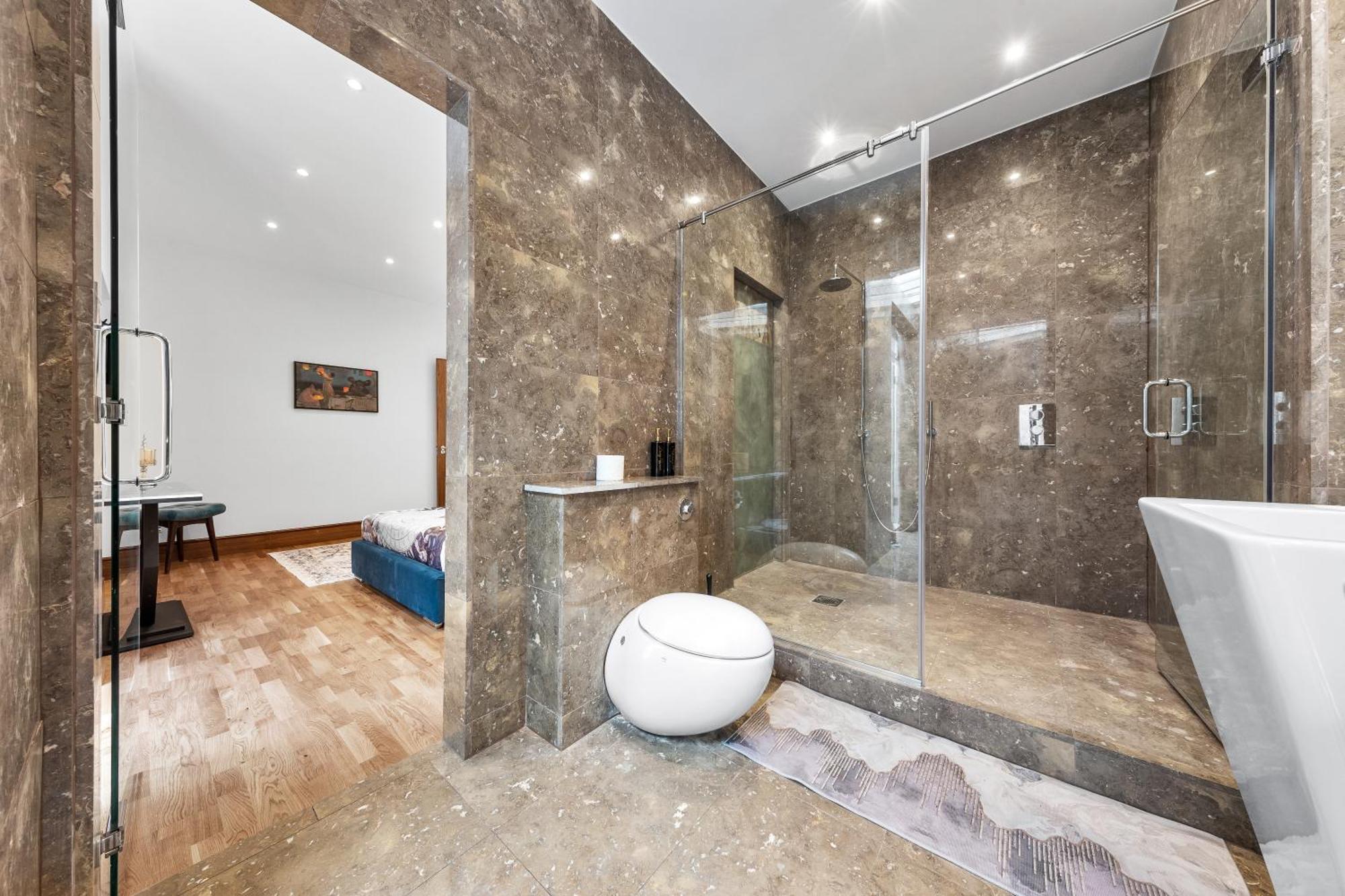 250 Sqm Mega Mansion Londres