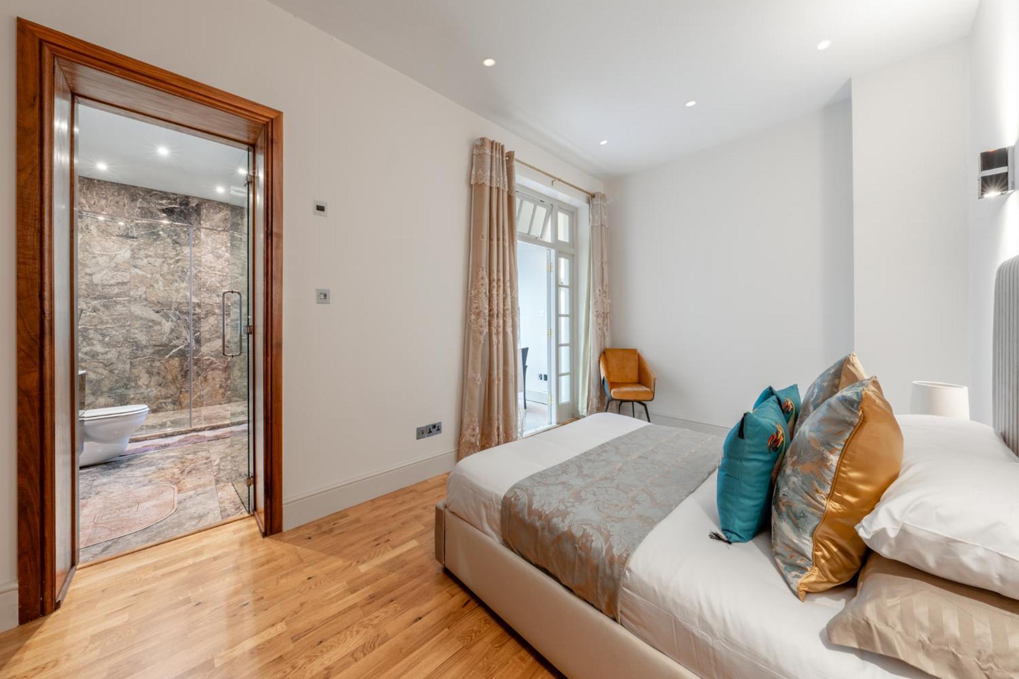 250 Sqm Mega Mansion Apartamento