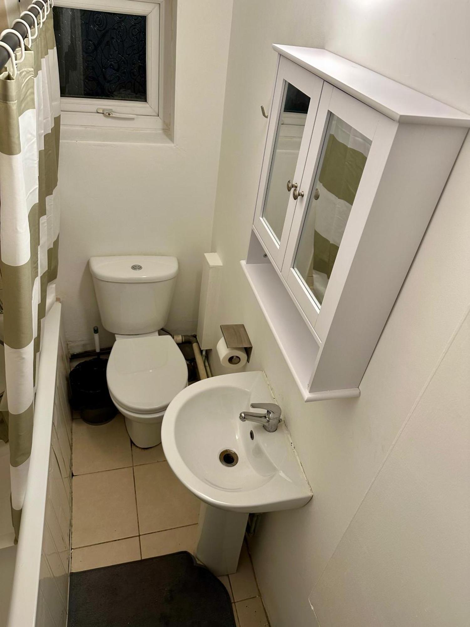 41b Flat Near Zone 1 Apartment *