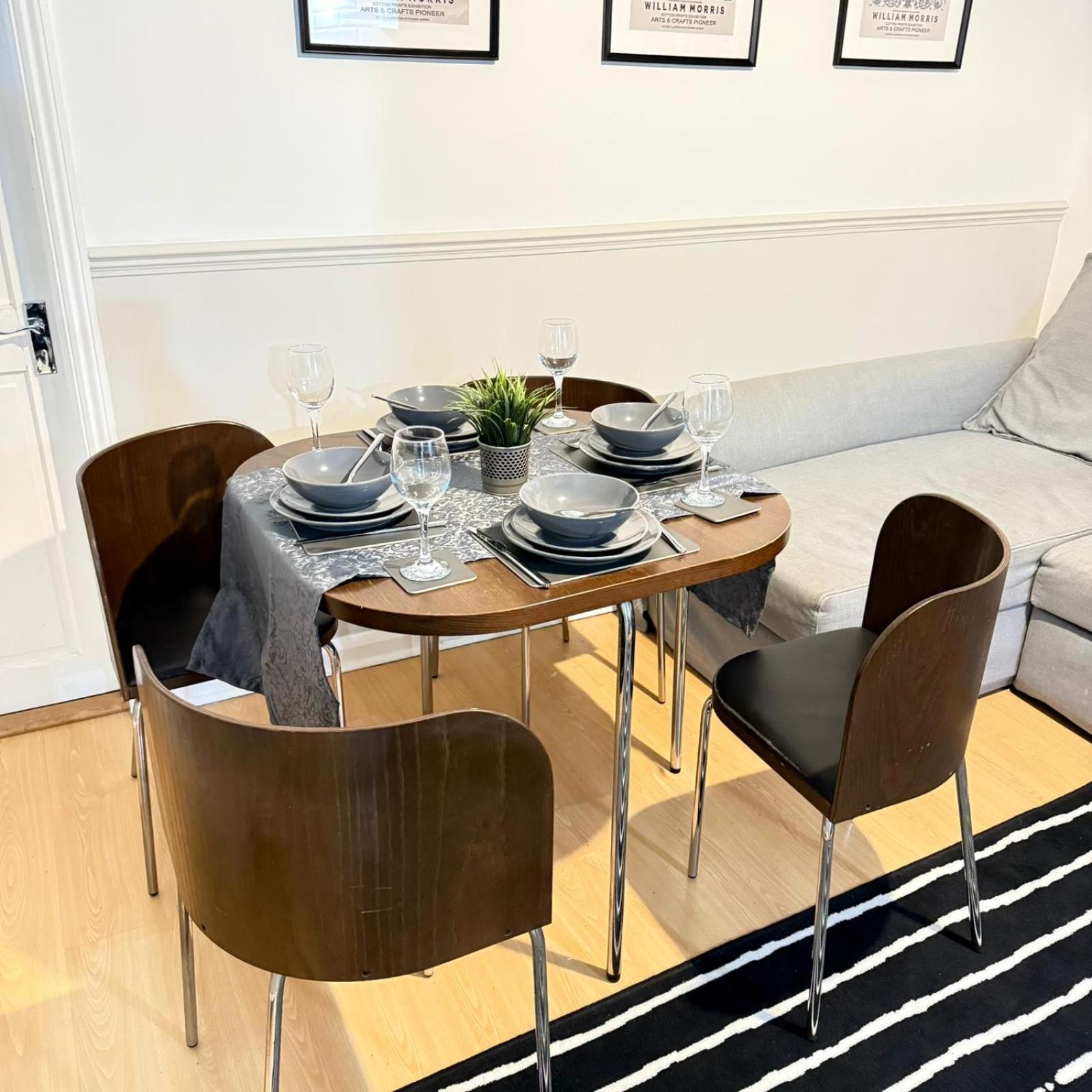 Walthamstow Apartment *