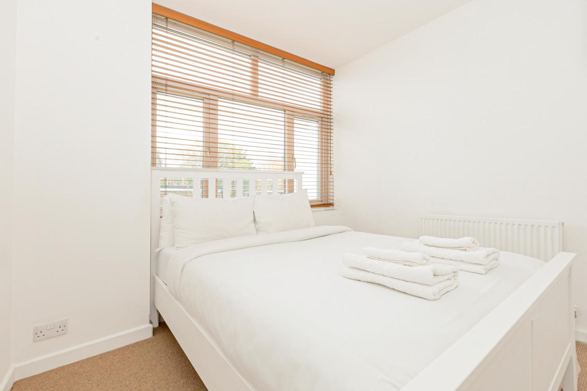 Apartment Lovely 2br Flat W Balcony, Golders Tube 5min *
