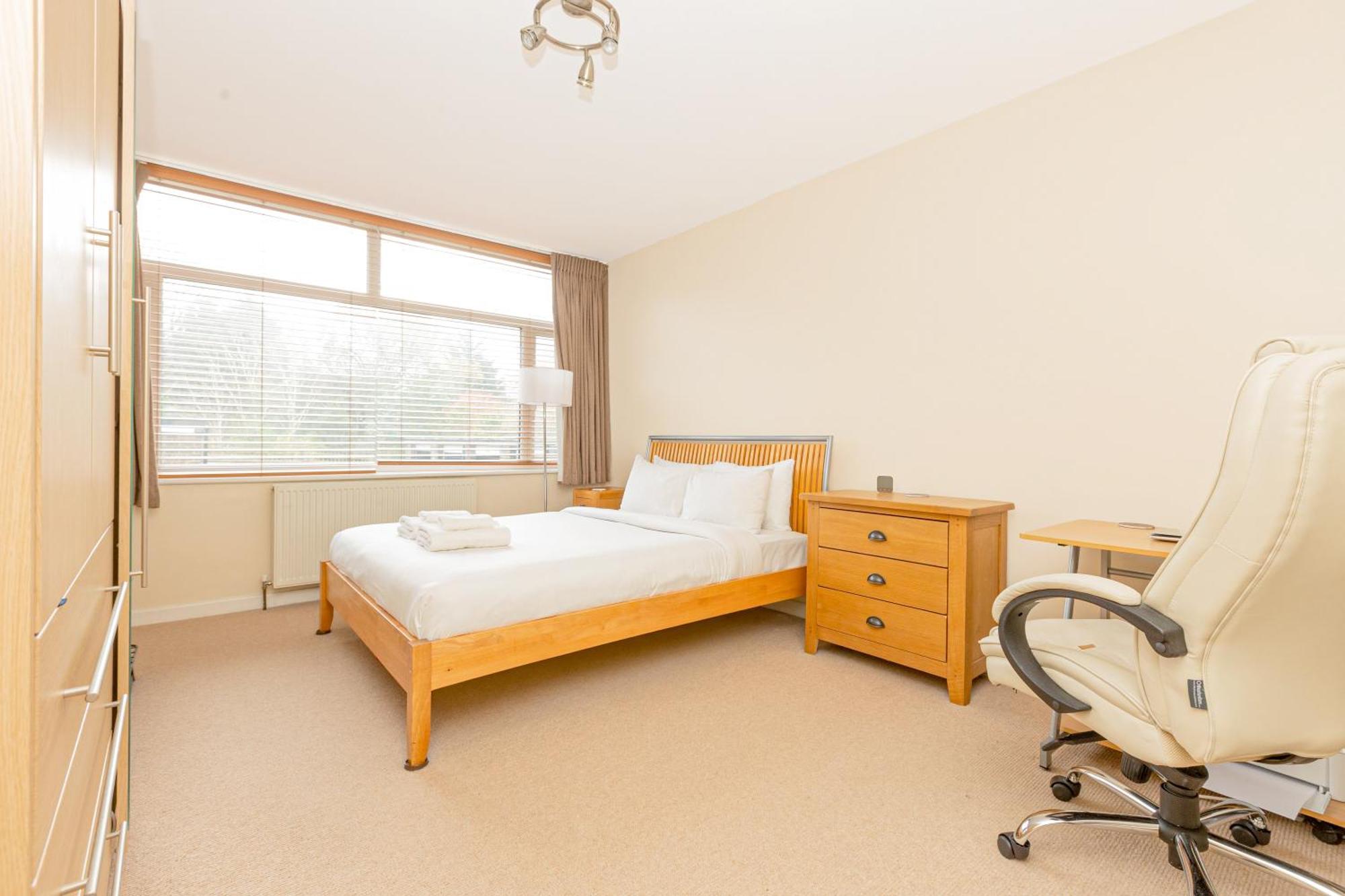 Lovely 2br Flat W Balcony, Golders Tube 5min Apartment