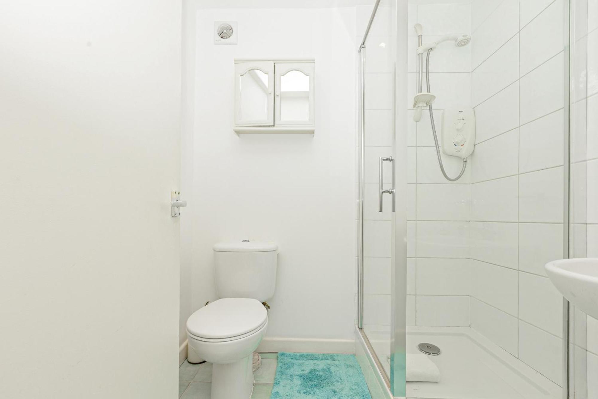 Apartment Lovely 2br Flat W Balcony, Golders Tube 5min