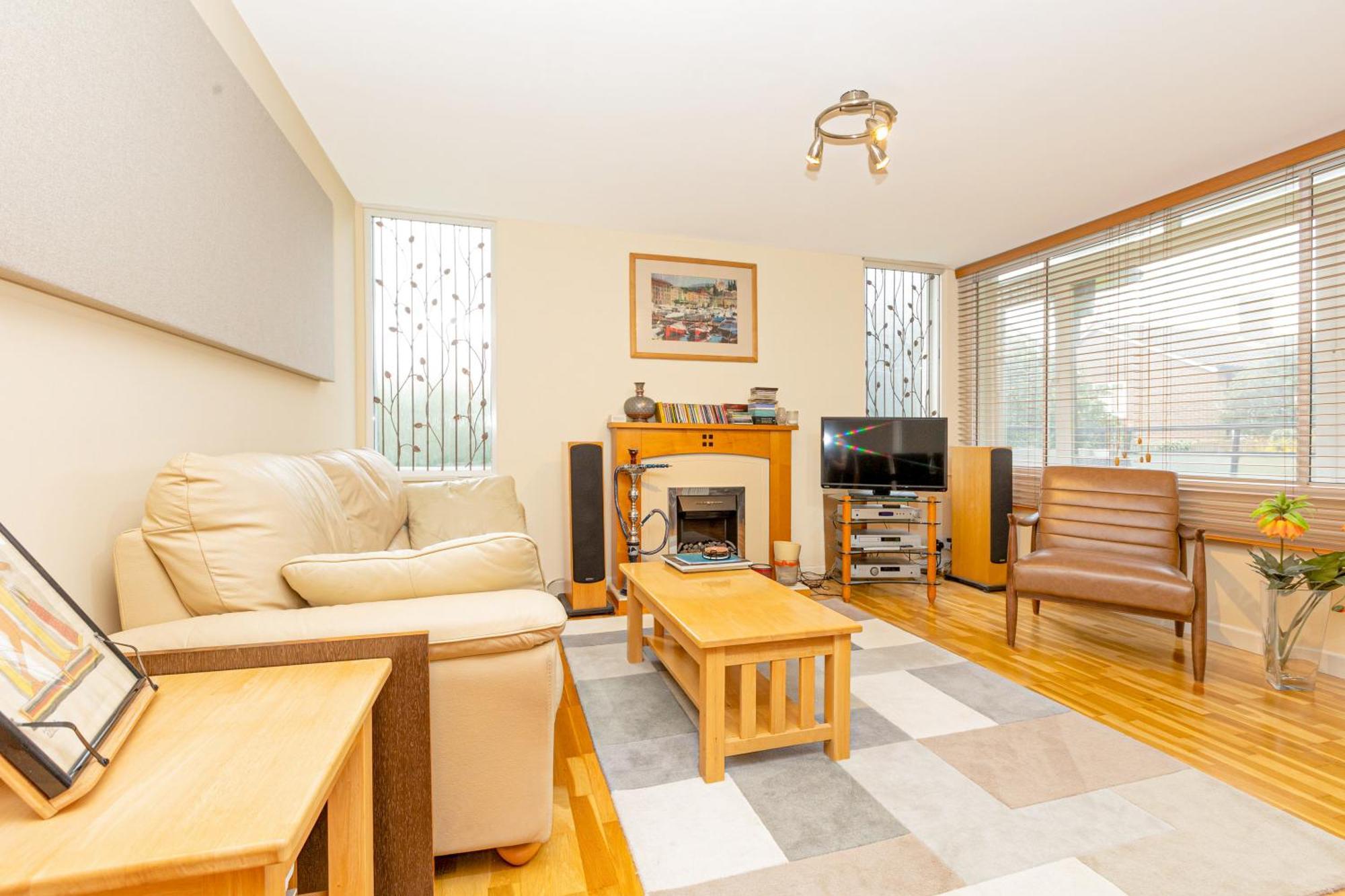 Lovely 2br Flat W Balcony, Golders Tube 5min London