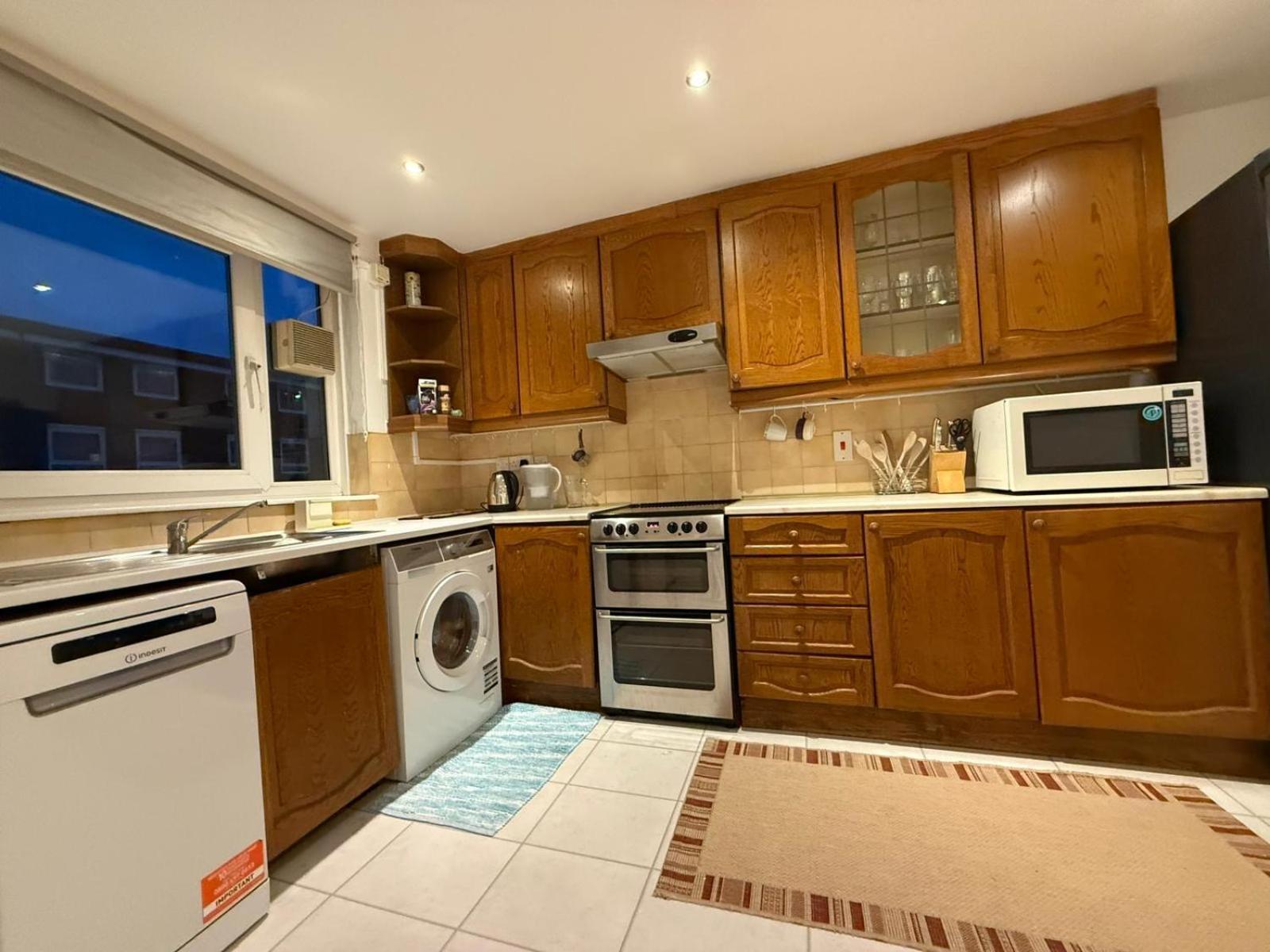 3bed Only 3 Stops To Centre * London