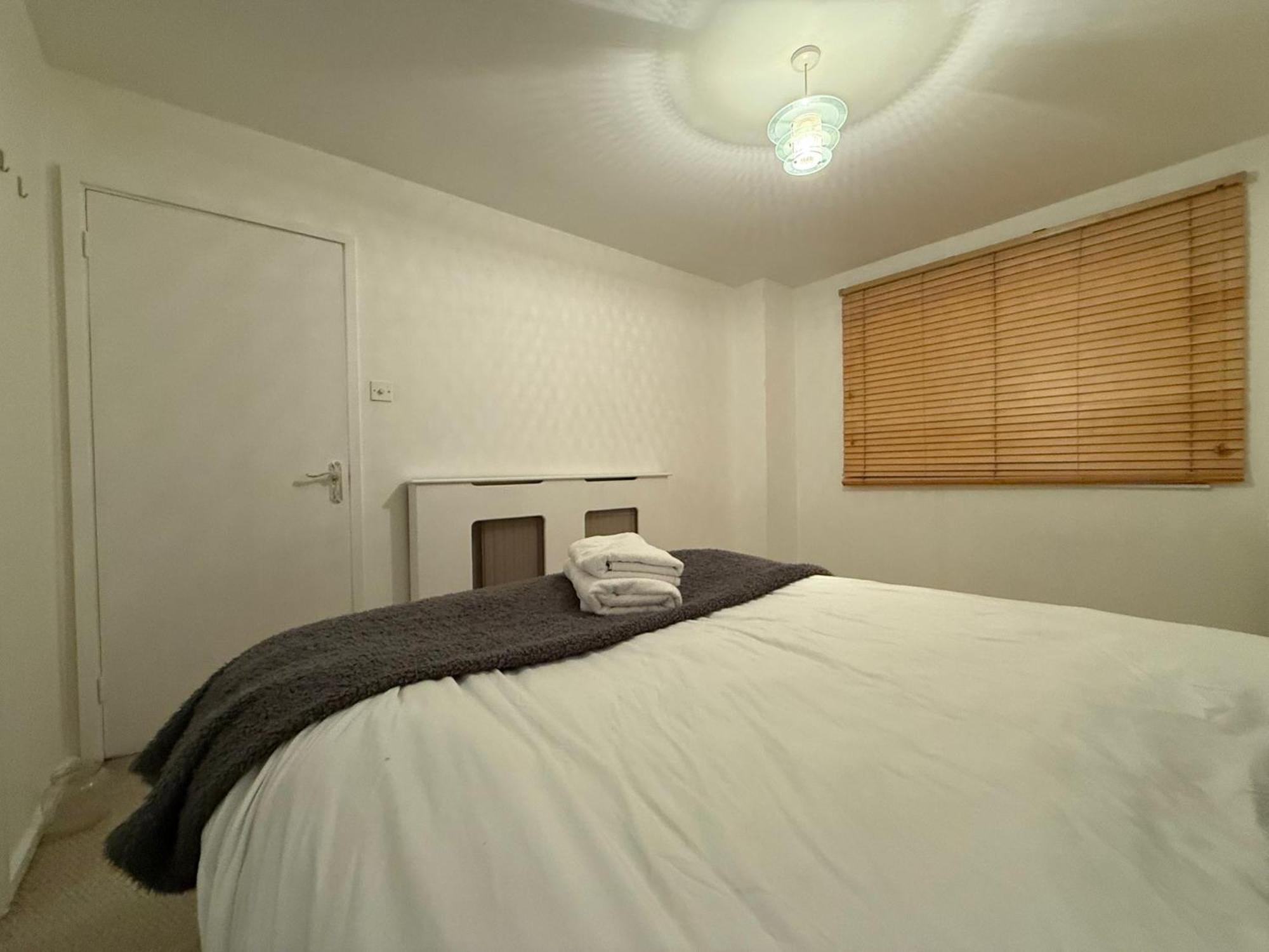 Apartment 3bed Only 3 Stops To Centre *