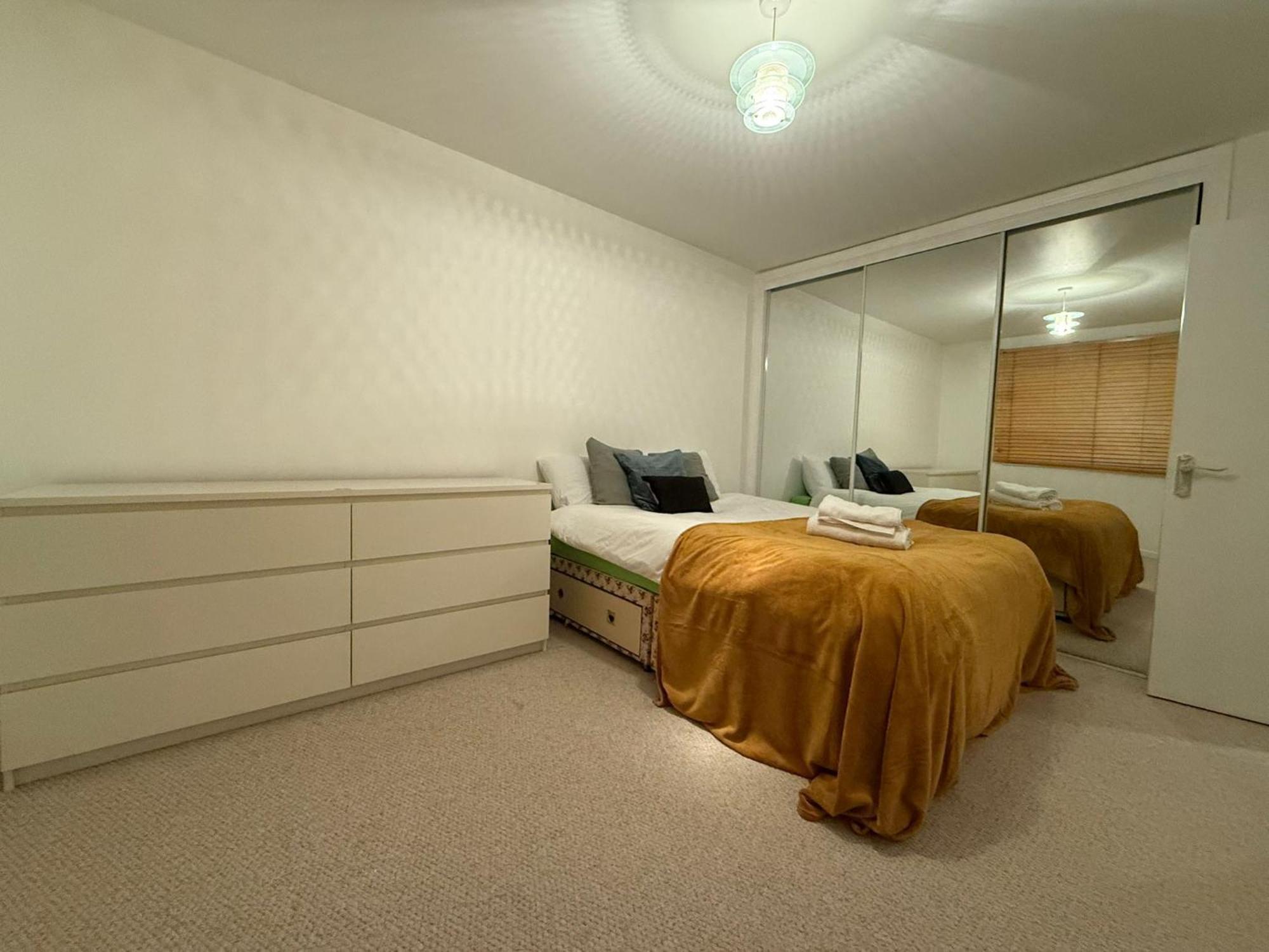 Apartment 3bed Only 3 Stops To Centre London