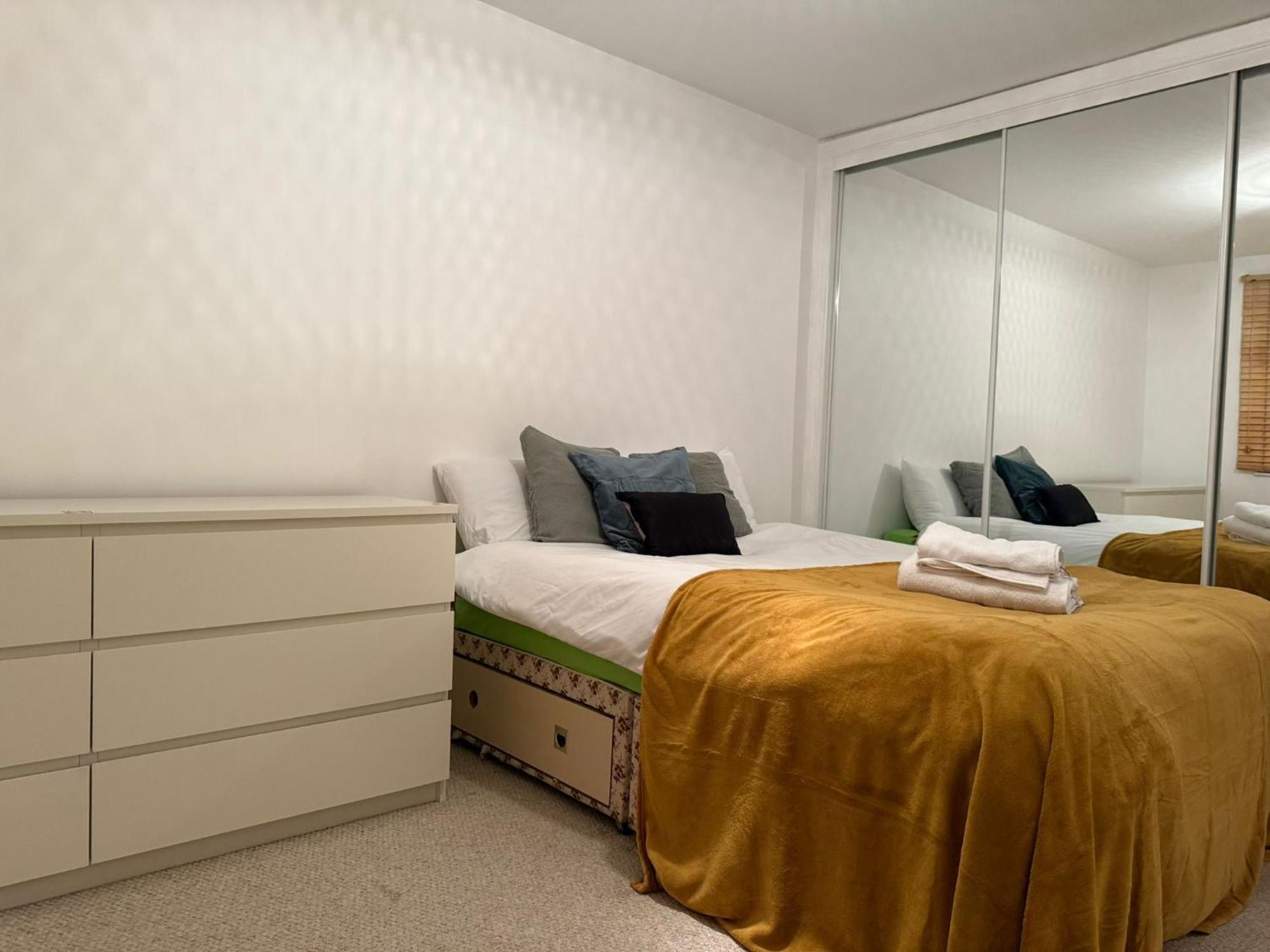 3bed Only 3 Stops To Centre Apartment