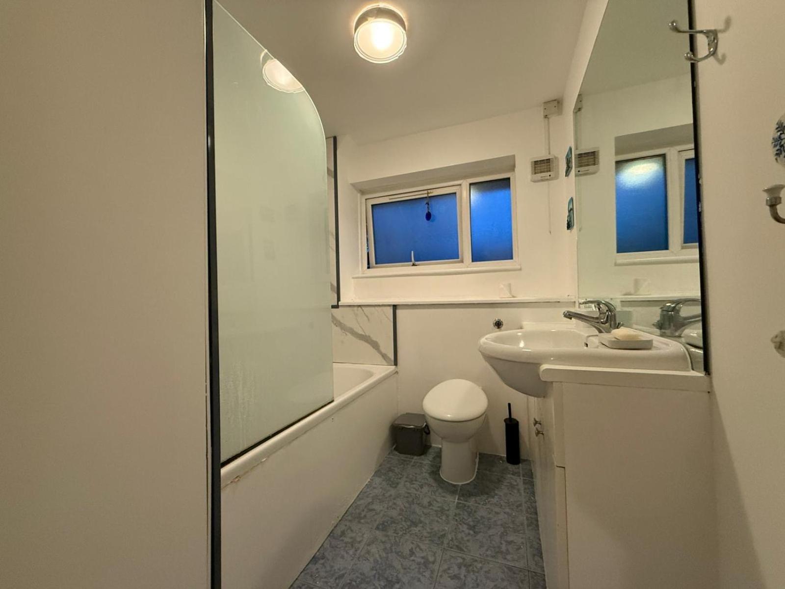 3bed Only 3 Stops To Centre Apartment *