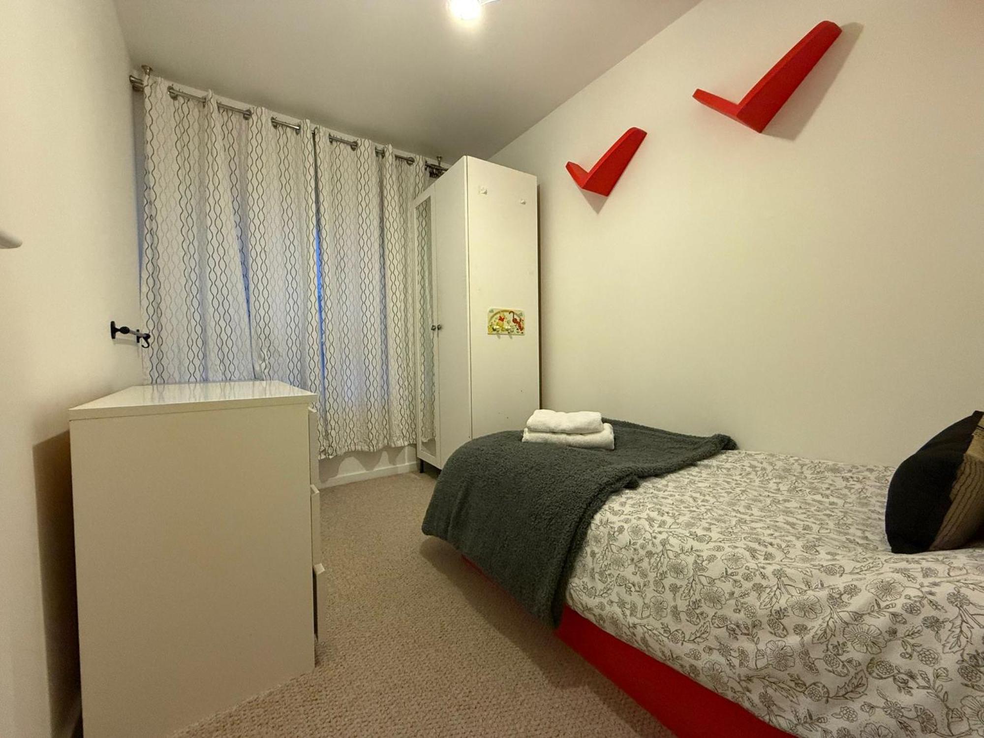 Apartment 3bed Only 3 Stops To Centre