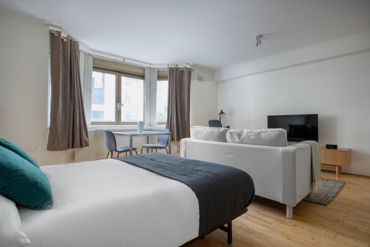 Blueground City Of Concierge Nr Station Lon-398 Apartment