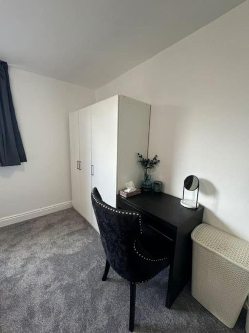 Stylish 2-bedroom Duplex Sleeps 6 *