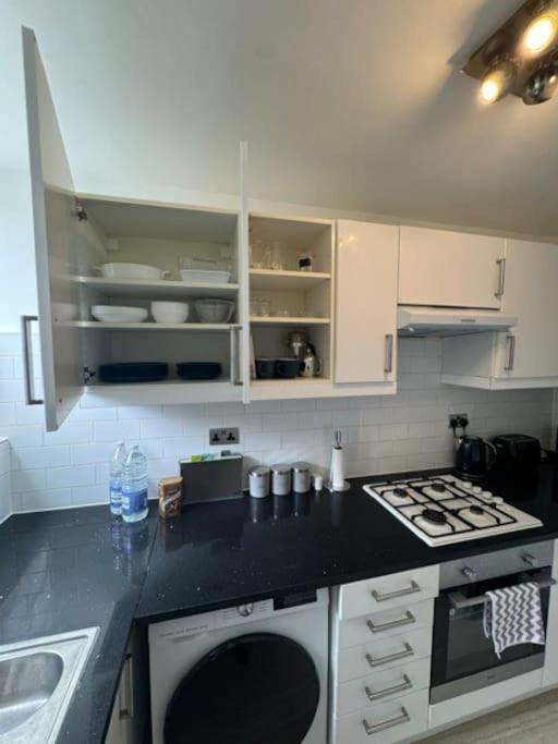 Stylish 2-bedroom Duplex Sleeps 6 London