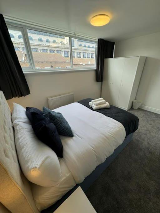 Stylish 2-bedroom Duplex Sleeps 6 Apartment *