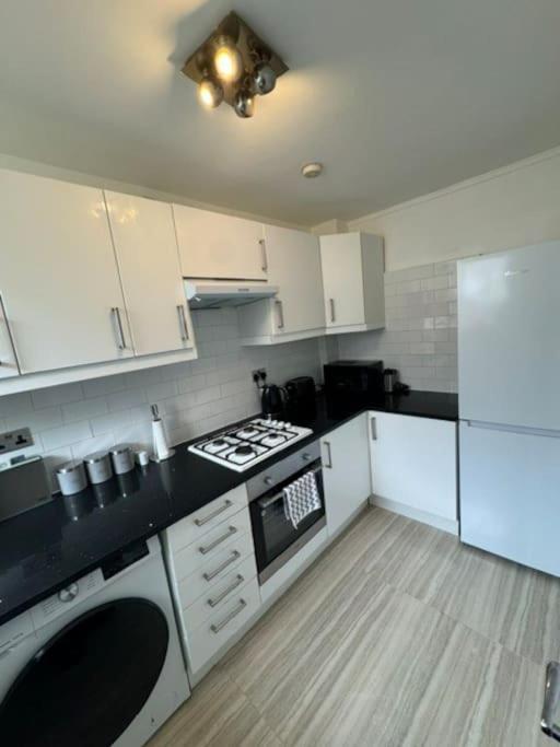 Stylish 2-bedroom Duplex Sleeps 6 Apartment London