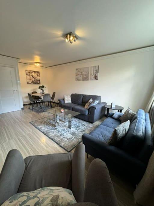 Apartment Stylish 2-bedroom Duplex Sleeps 6 London
