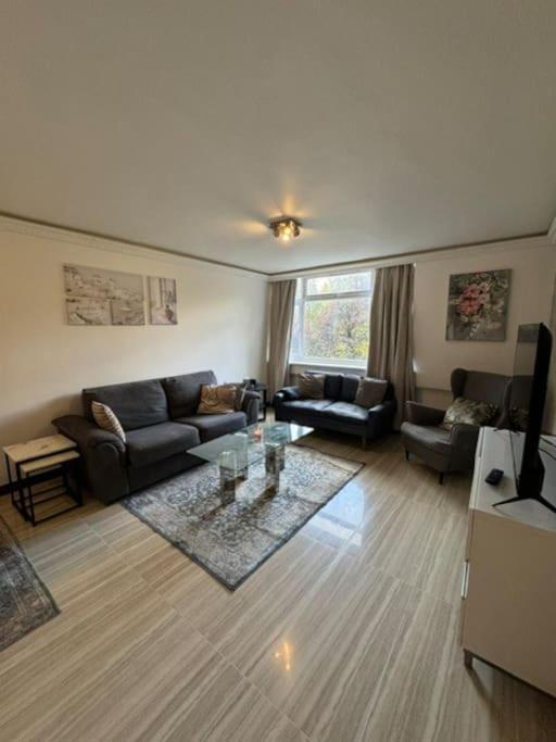 Stylish 2-bedroom Duplex Sleeps 6 * London
