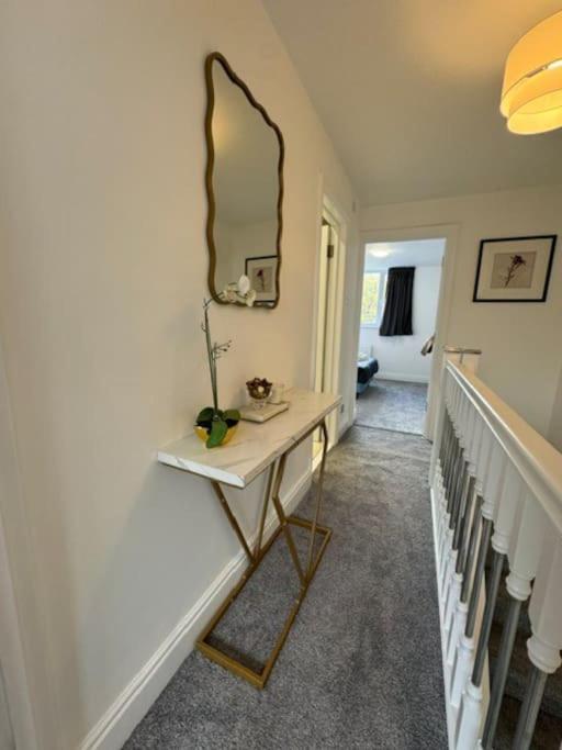 Apartment Stylish 2-bedroom Duplex Sleeps 6