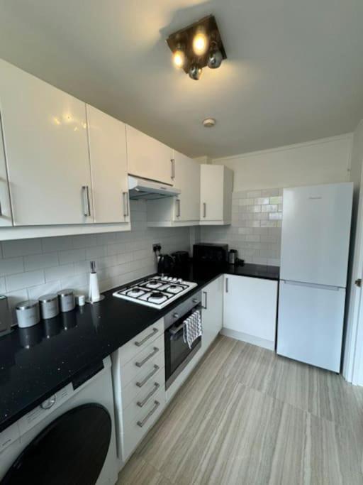 Stylish 2-bedroom Duplex Sleeps 6 Apartment London