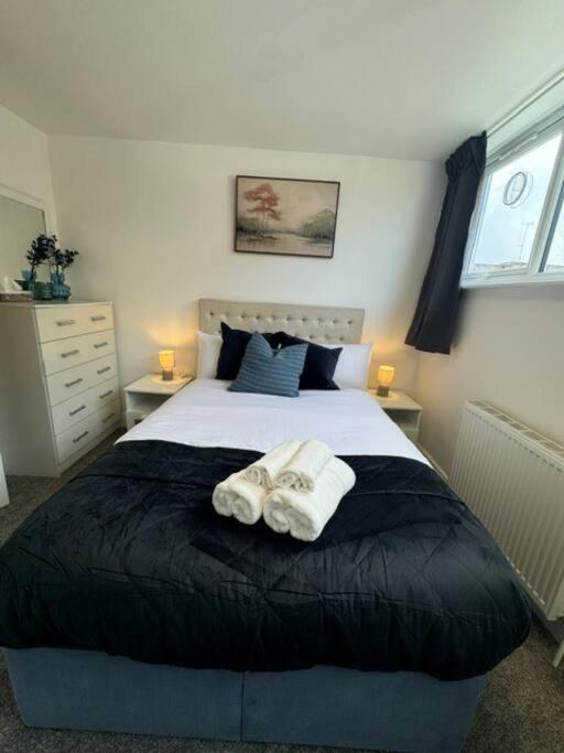Stylish 2-bedroom Duplex Sleeps 6 *
