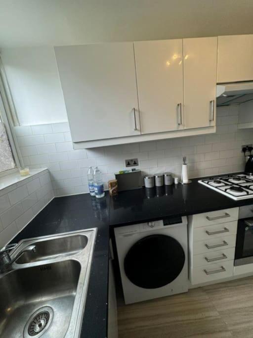 Stylish 2-bedroom Duplex Sleeps 6 London