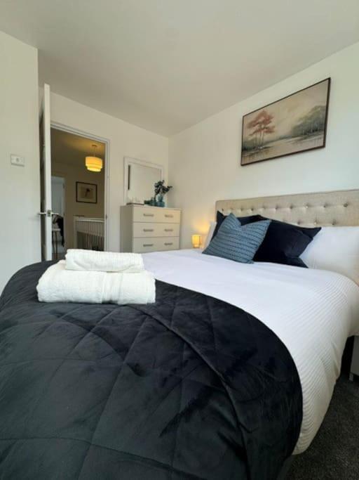 Apartment Stylish 2-bedroom Duplex Sleeps 6 *