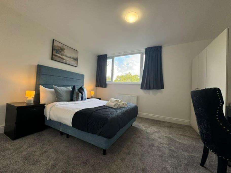 Apartment Stylish 2-bedroom Duplex Sleeps 6