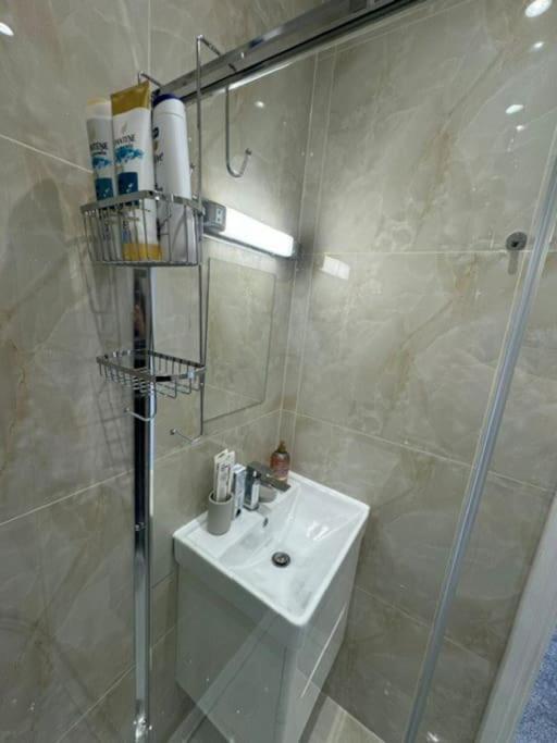 Apartment Stylish 2-bedroom Duplex Sleeps 6 *
