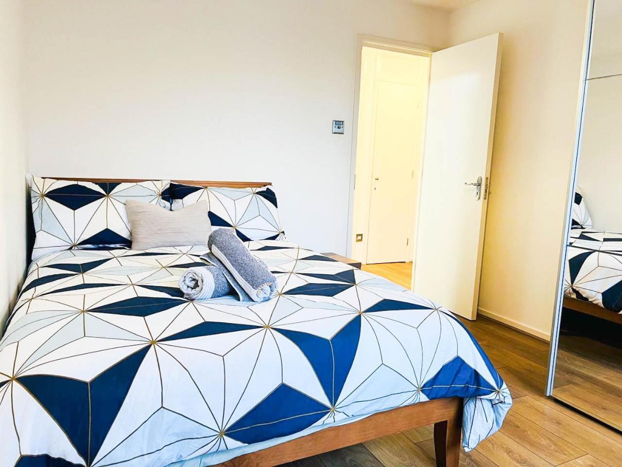 Apartment Comfort: 2-bedroom Flat With Parking And Transport Links