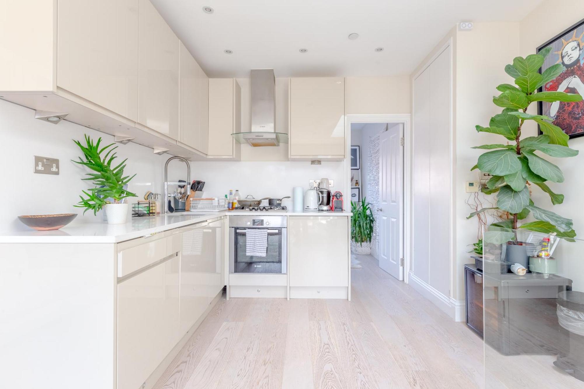 Airy & Modern 1bd Flat In Maida Vale *