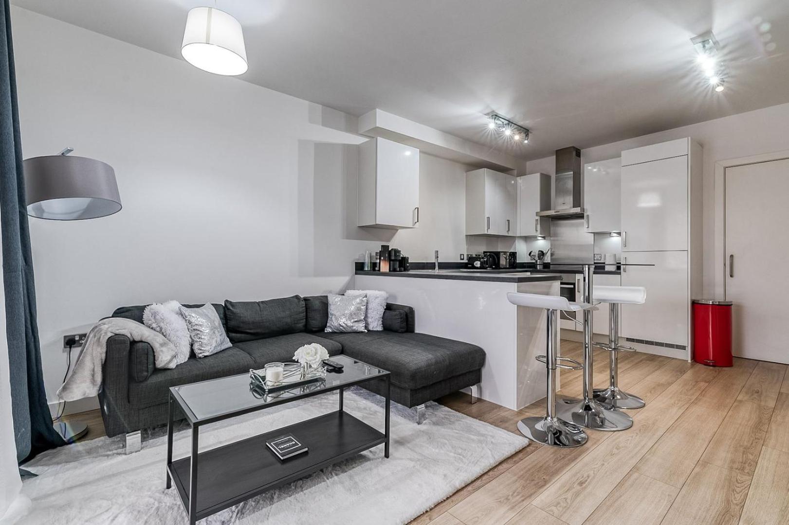 Canning Town Pied-a-terre Apartment London