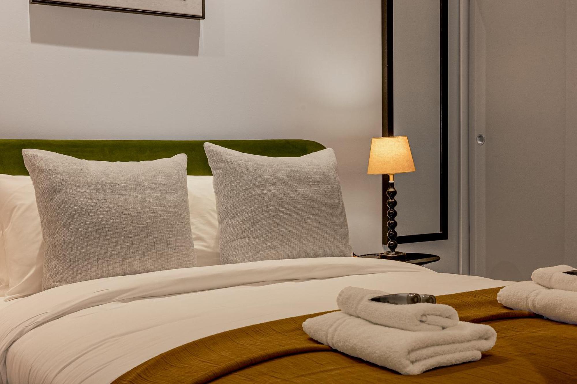 Servised On Artillery Lane 4* London