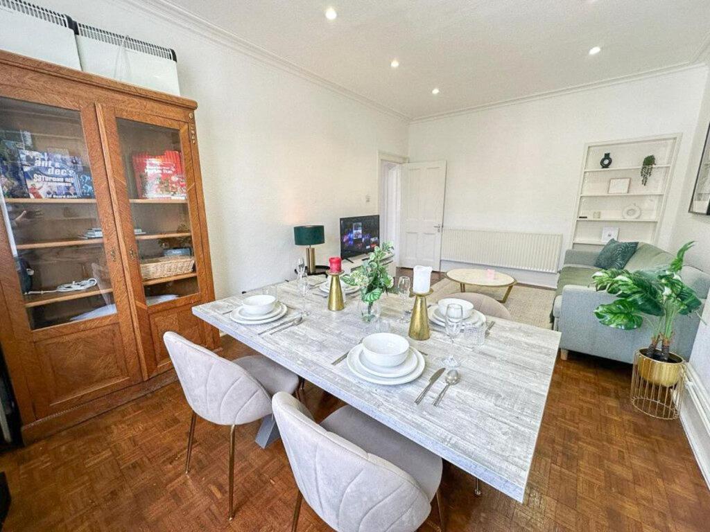 Luxurious Premium Homes In Camden Town Apartment *