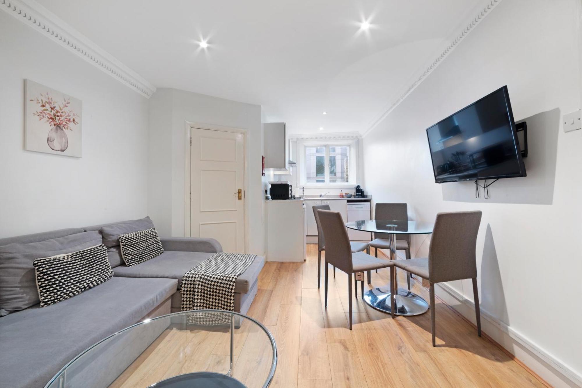 2 Bed Piccadilly 4 London