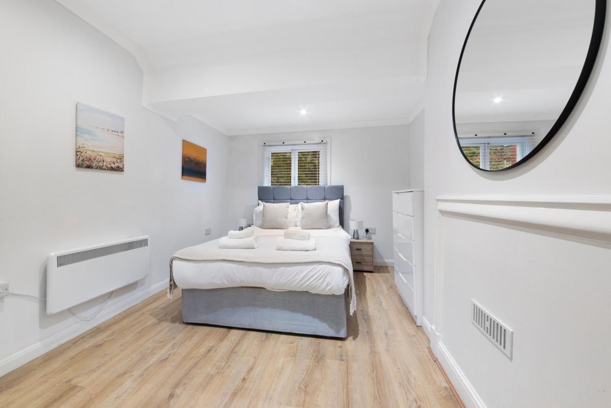 2 Bed Piccadilly 4 * London