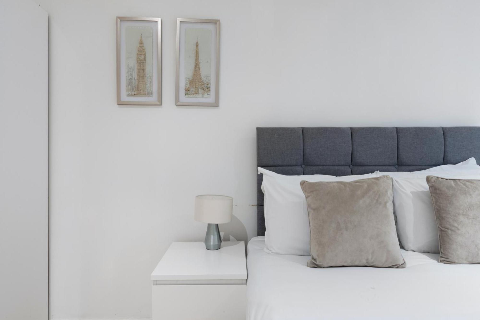 2 Bed Piccadilly 4 London