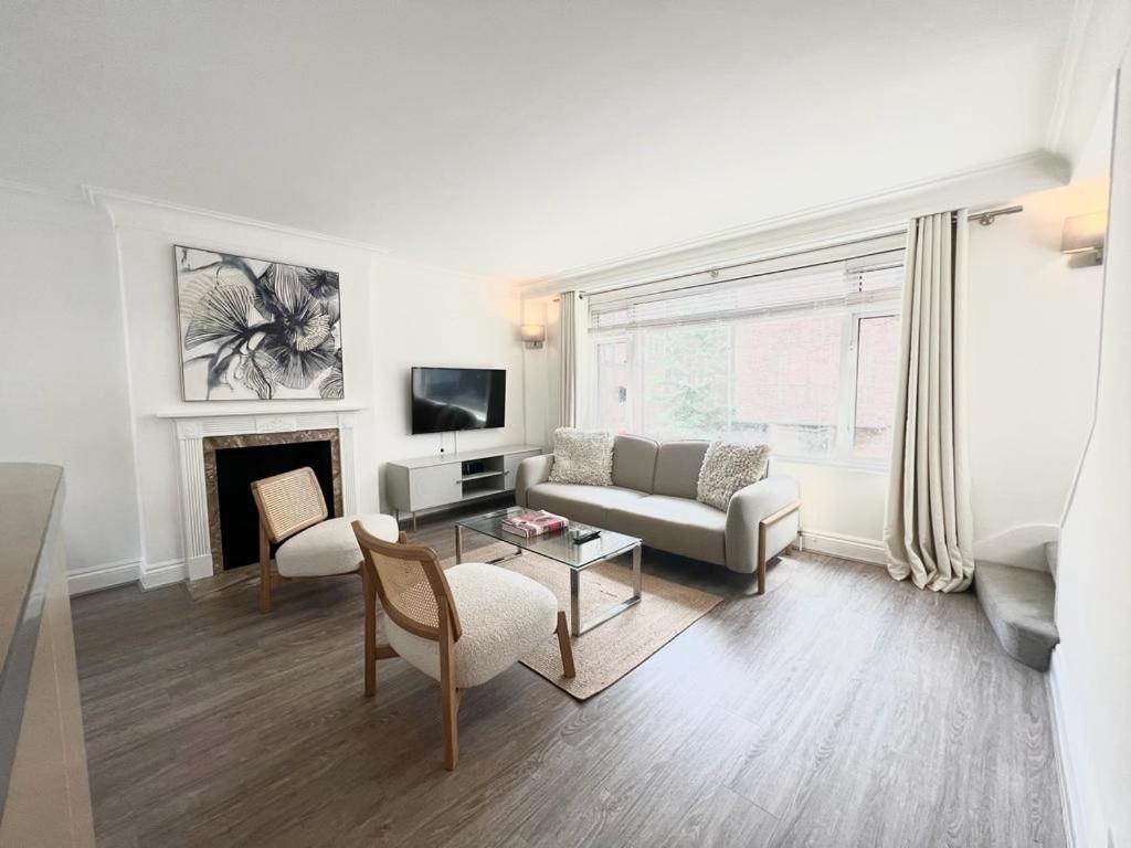 Apartment Split Level 2 Bed Apartment- Mayfair London