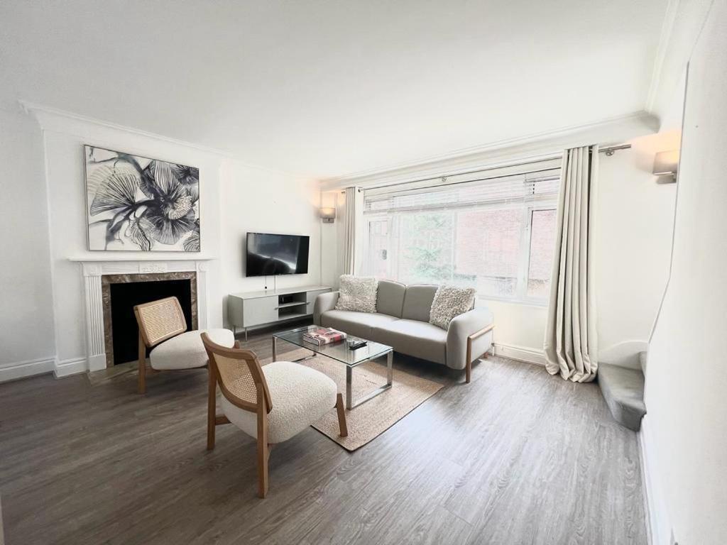 Apartment Split Level 2 Bed Apartment- Mayfair *