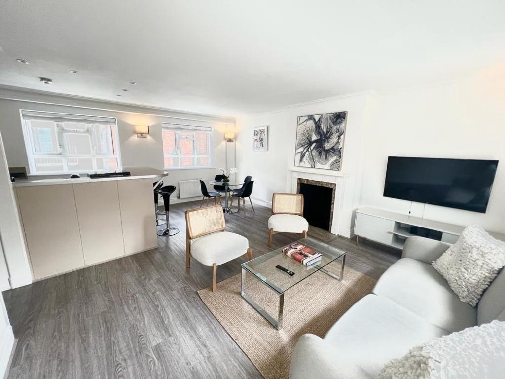 Split Level 2 Bed Apartment- Mayfair London