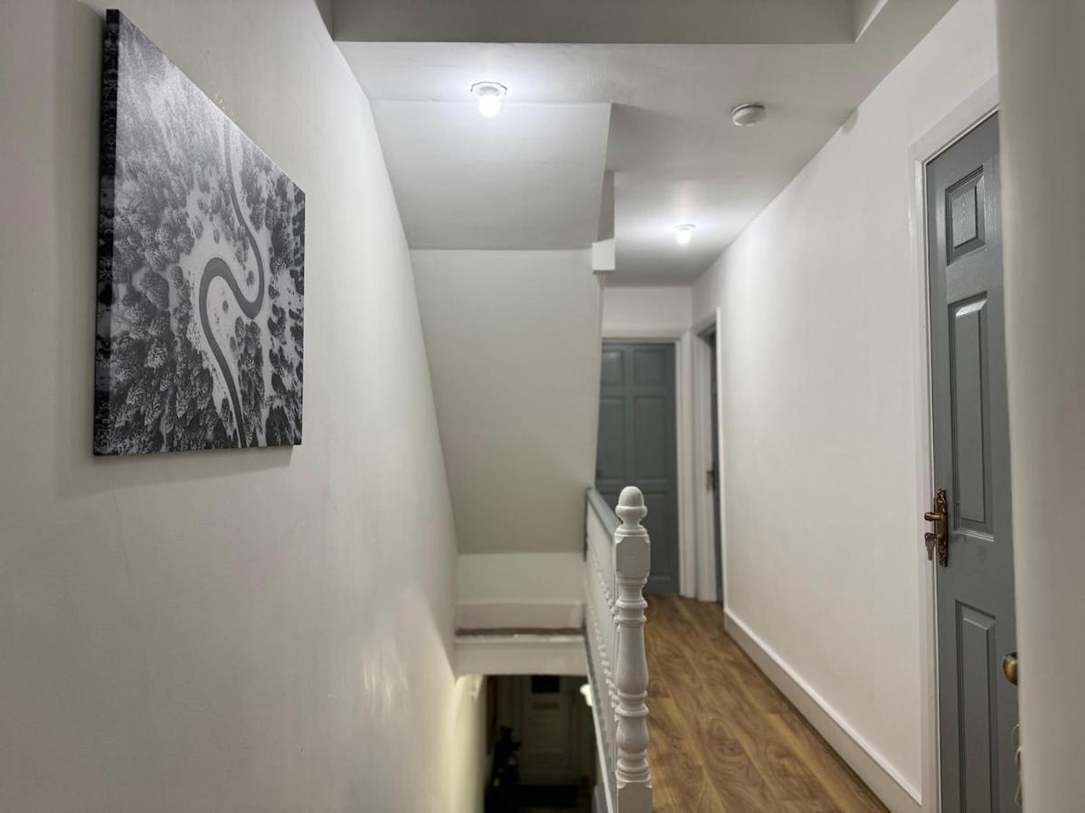 Apartment North Spacious 7- Bedroom House *