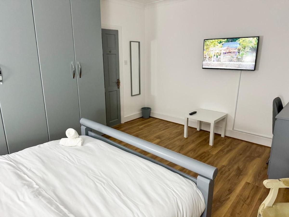 Apartment North Spacious 7- Bedroom House
