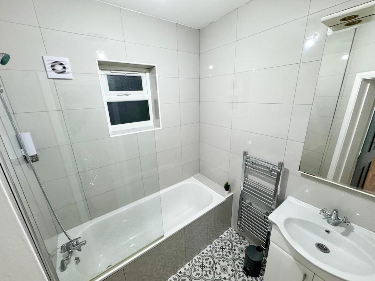 Apartment North Spacious 7- Bedroom House
