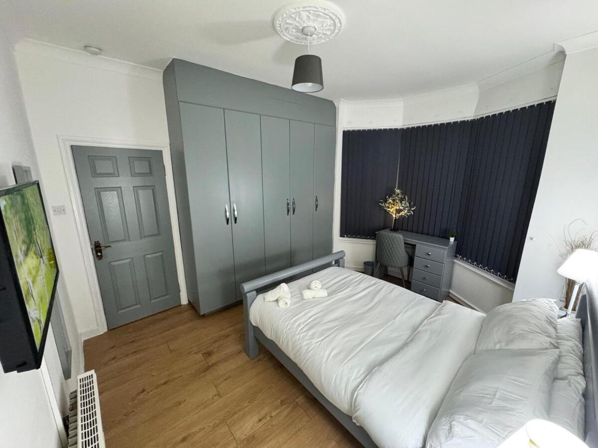 North Spacious 7- Bedroom House