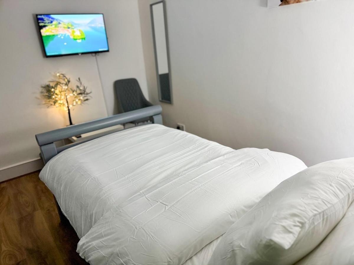 Apartment North Spacious 7- Bedroom House London