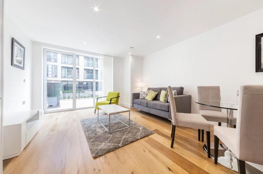 Large Modern 1 Bed Canary Wharf With Great Transport Links Apartment London