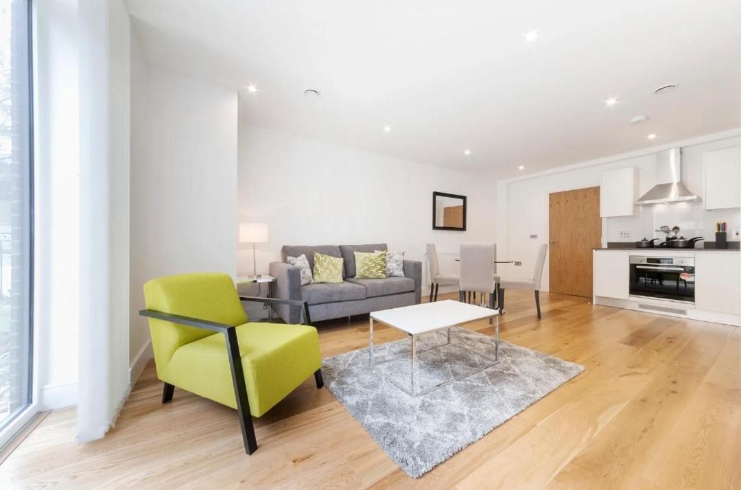 Apartment Large Modern 1 Bed Canary Wharf With Great Transport Links