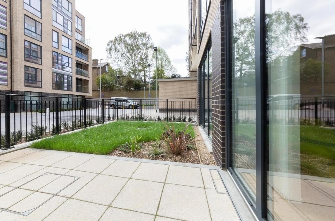Large Modern 1 Bed Canary Wharf With Great Transport Links * London