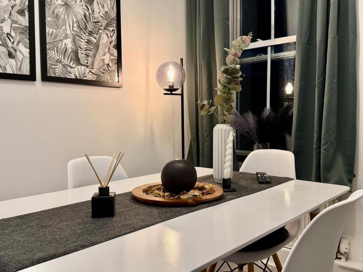 Apartment Escape In Style Flat With Everything Need