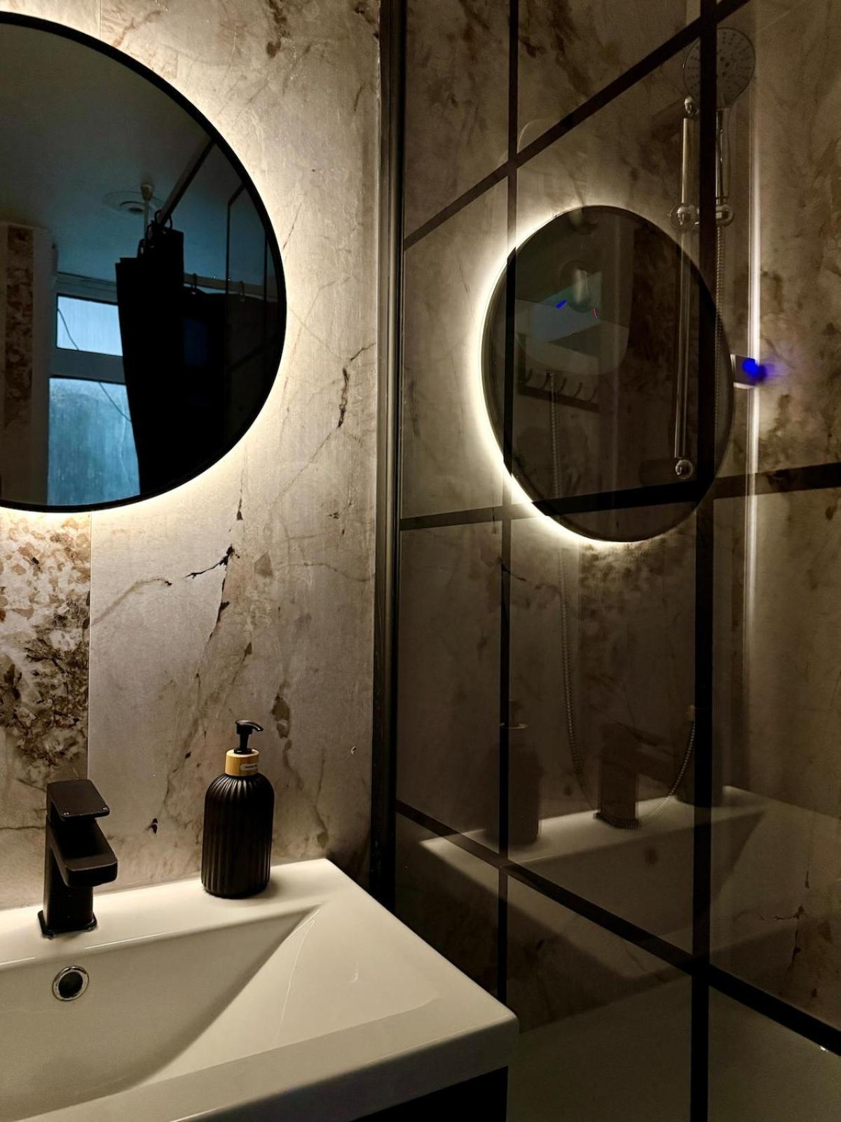 Apartment Escape In Style Flat With Everything Need